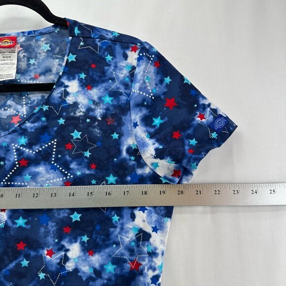 Dickies Scrub Top Womens Sz M Americana Stars and Tie Dye Medical Uniform Blue - Picture 7 of 10